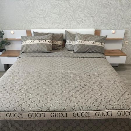 Zlata De Luxe Apartment Ivano Frankivsk Bagian luar foto