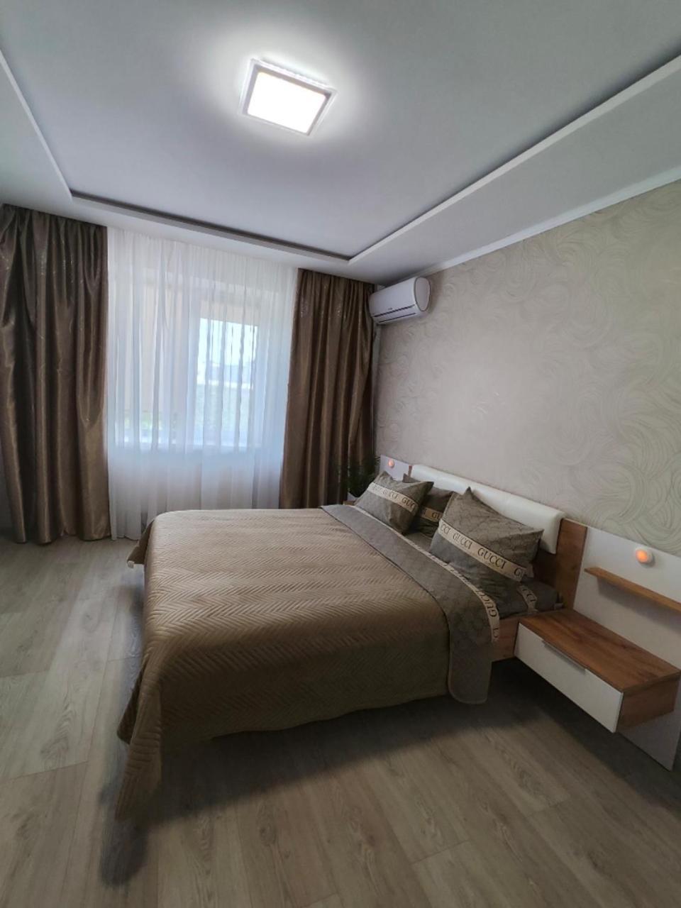 Zlata De Luxe Apartment Ivano Frankivsk Bagian luar foto