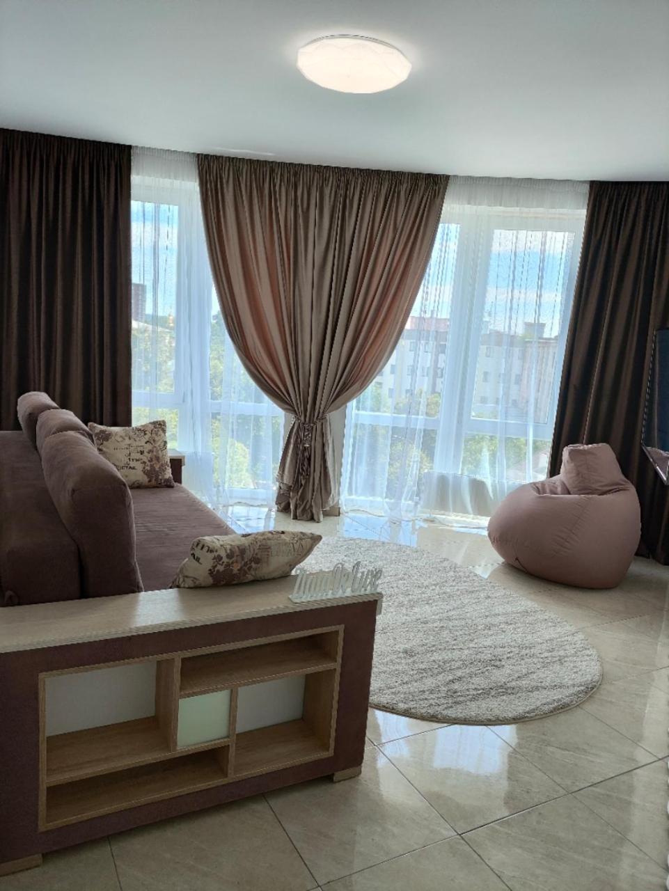 Zlata De Luxe Apartment Ivano Frankivsk Bagian luar foto